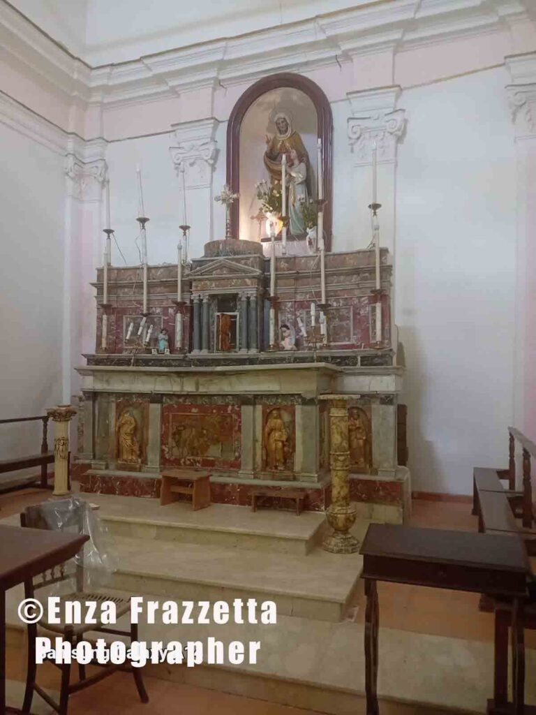 Chiesa di Sant'Anna - Valguarnera Caropepe (EN) - Altare Maggiore - Sormontato dalla Statua di Sant'Anna